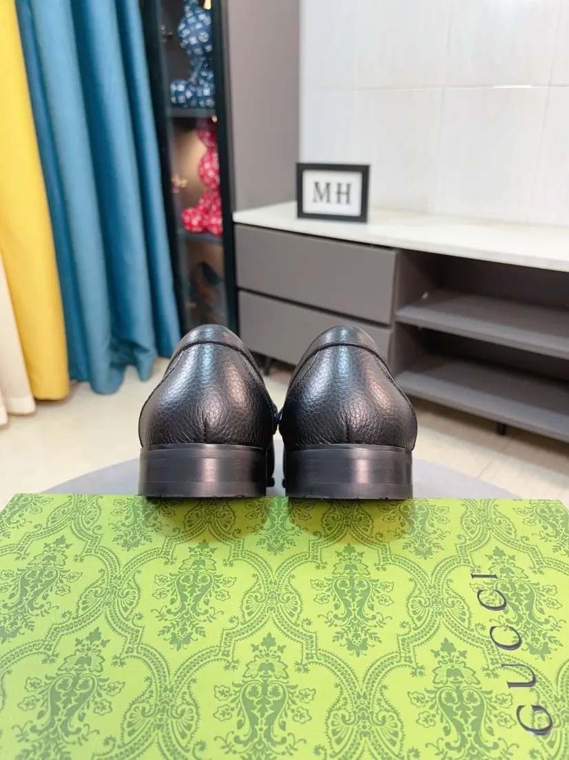 Men's shoes 💰500🌹🌹Niuli [GUCCI Gucci] A new style of formal men's leather shoes is coming~ The original quality upper is made of patent leather imported from Italy, the leather is soft and delicate, comfortable and soft first-layer cowhide lining, rubber wear-resistant outsole, the shoe shape is dignified and domineering, and the luxury charm cannot be concealed! The natural and free nouveau riche leads the trend. Code number: 38-44